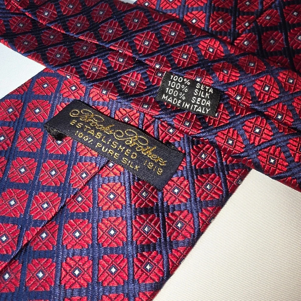 Brooks‎ Brothers Mens Red Navy Blue Geometric Diamond Silk Necktie Made in Italy